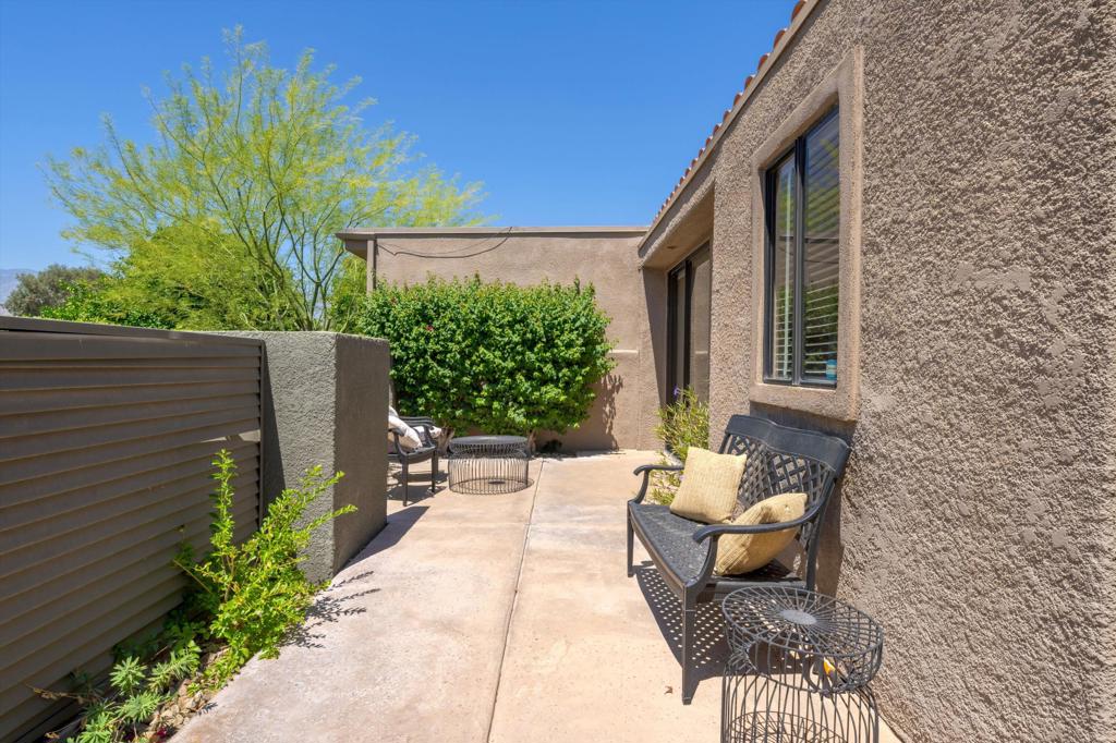 522 Desert West Drive Property Photo 4