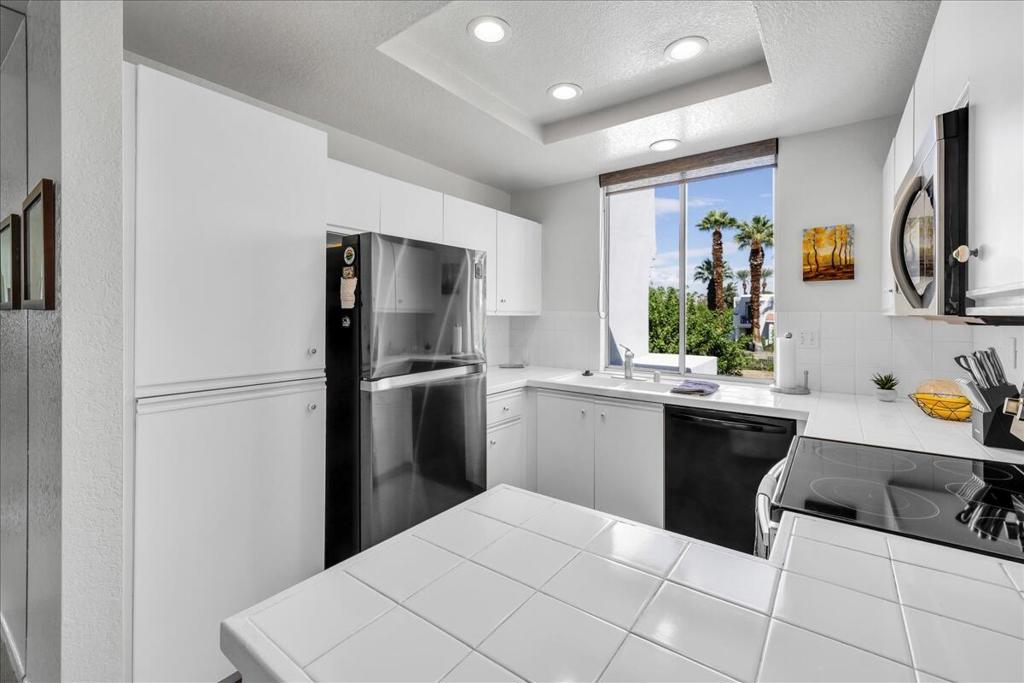 401 S El Cielo Road 114 Property Photo 8