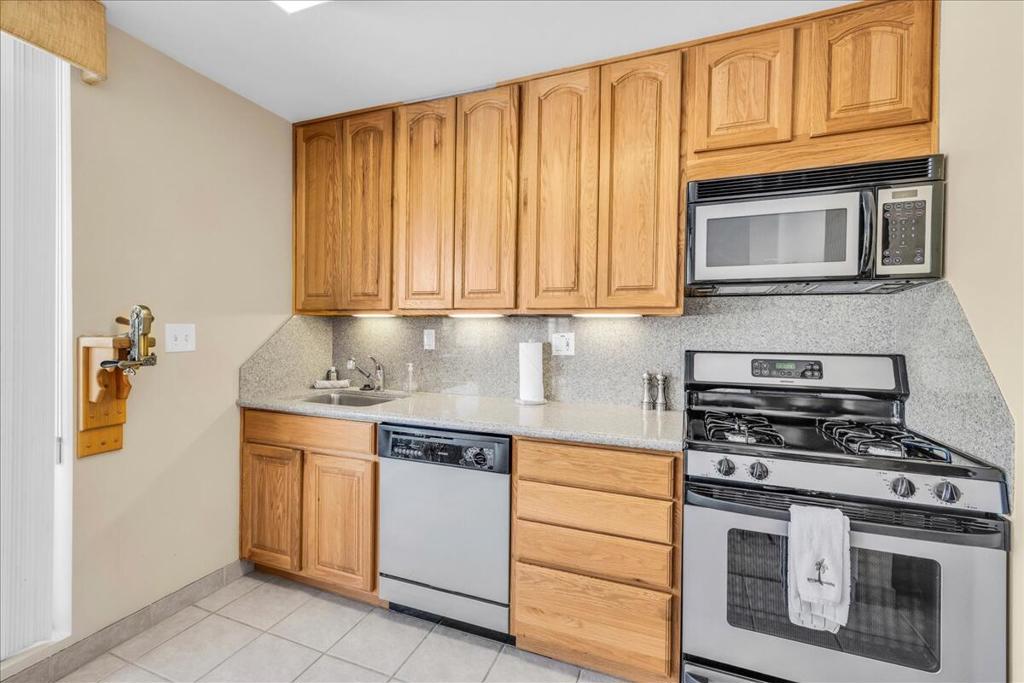 1555 N Chaparral Road 323 Property Photo 8