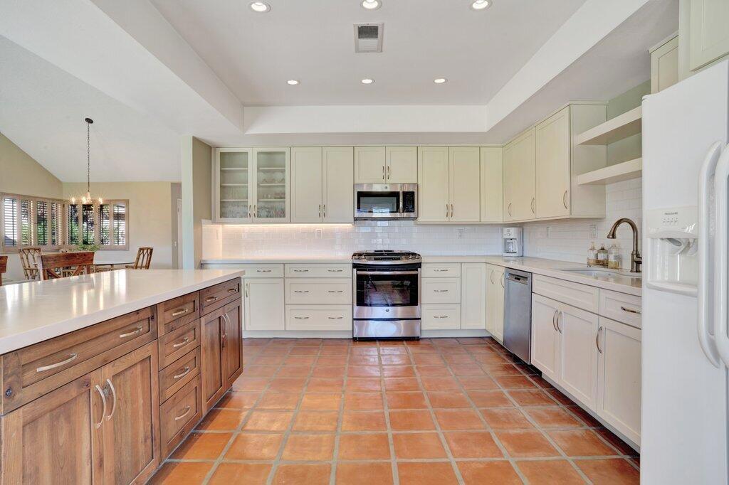 5 Acapulco Drive Drive Property Photo 13