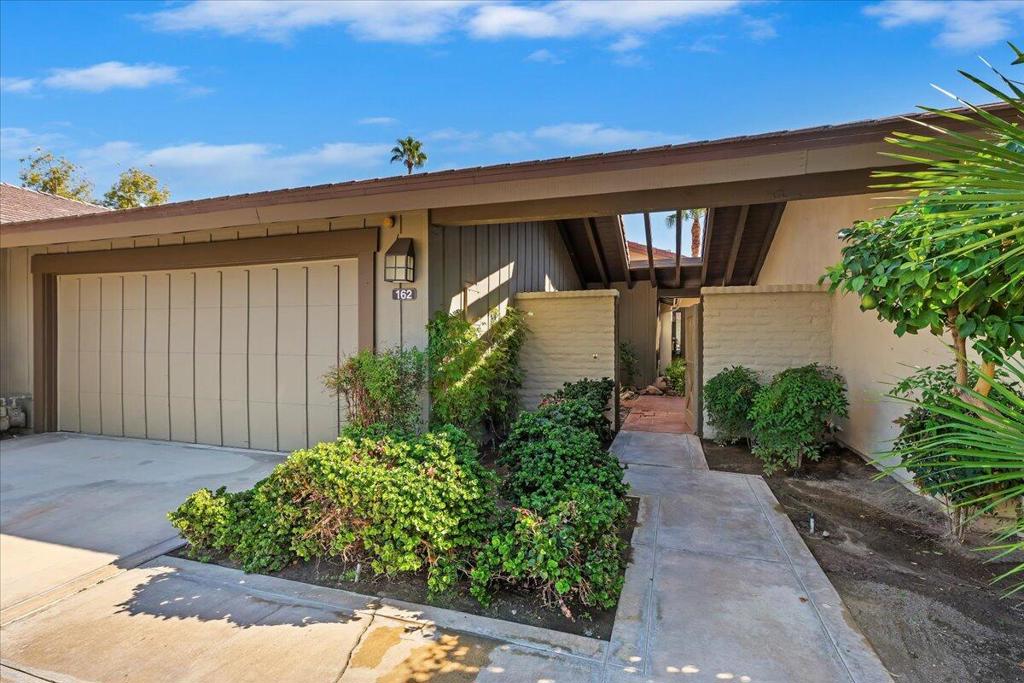 162 Lost River Drive Property Photo 2