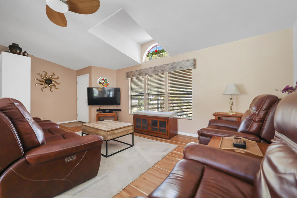 60781 Painted Hills Road Property Photo 4