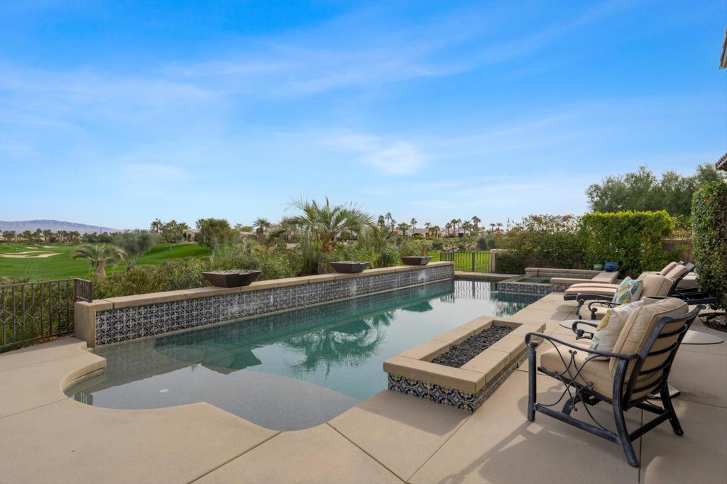 58380 Aracena Property Photo 3