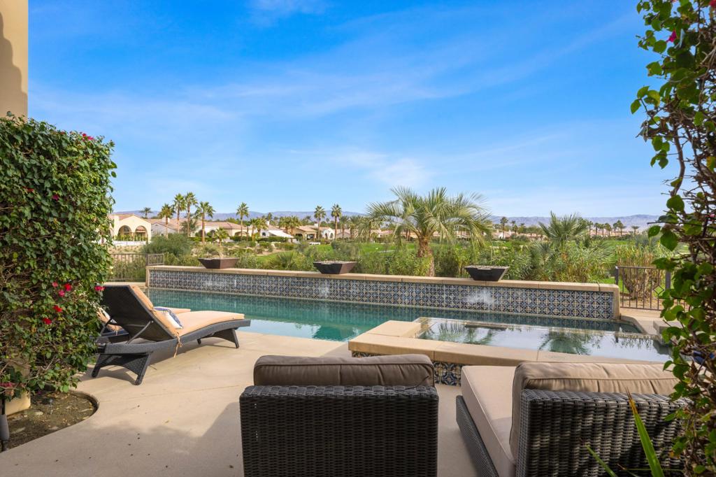 58380 Aracena Property Photo 4