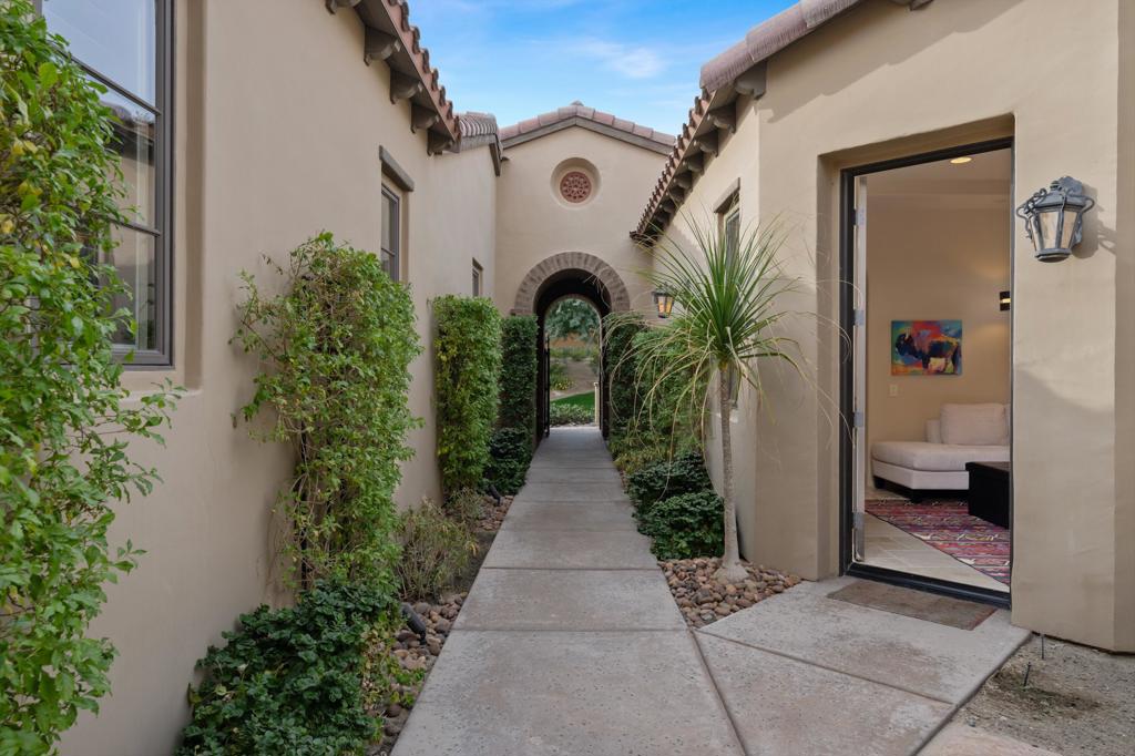 58380 Aracena Property Photo 36