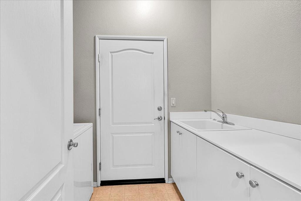 2590 Windmill Way Property Photo 27