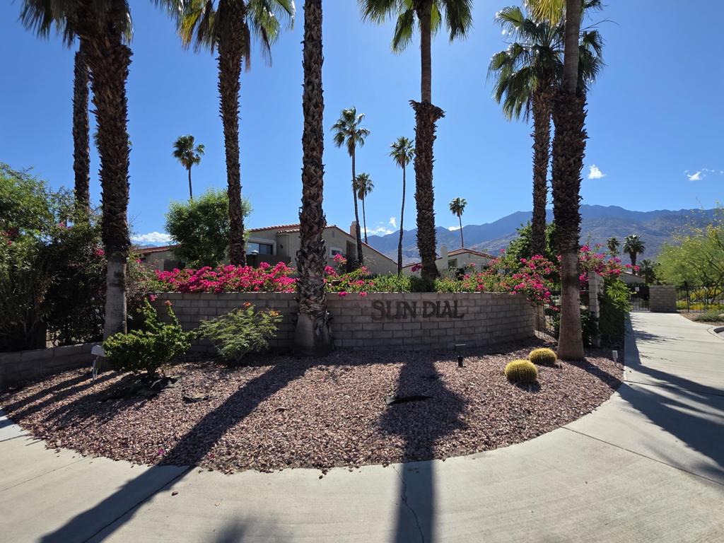 464 E Calle Begonia Property Photo 2