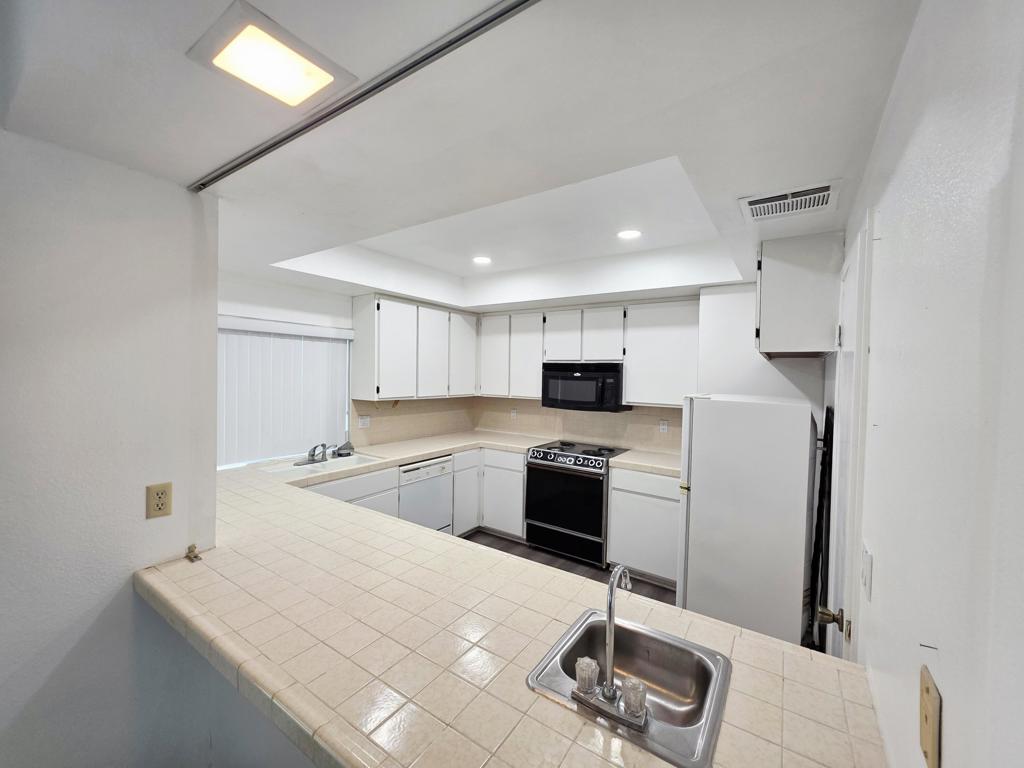 464 E Calle Begonia Property Photo 9