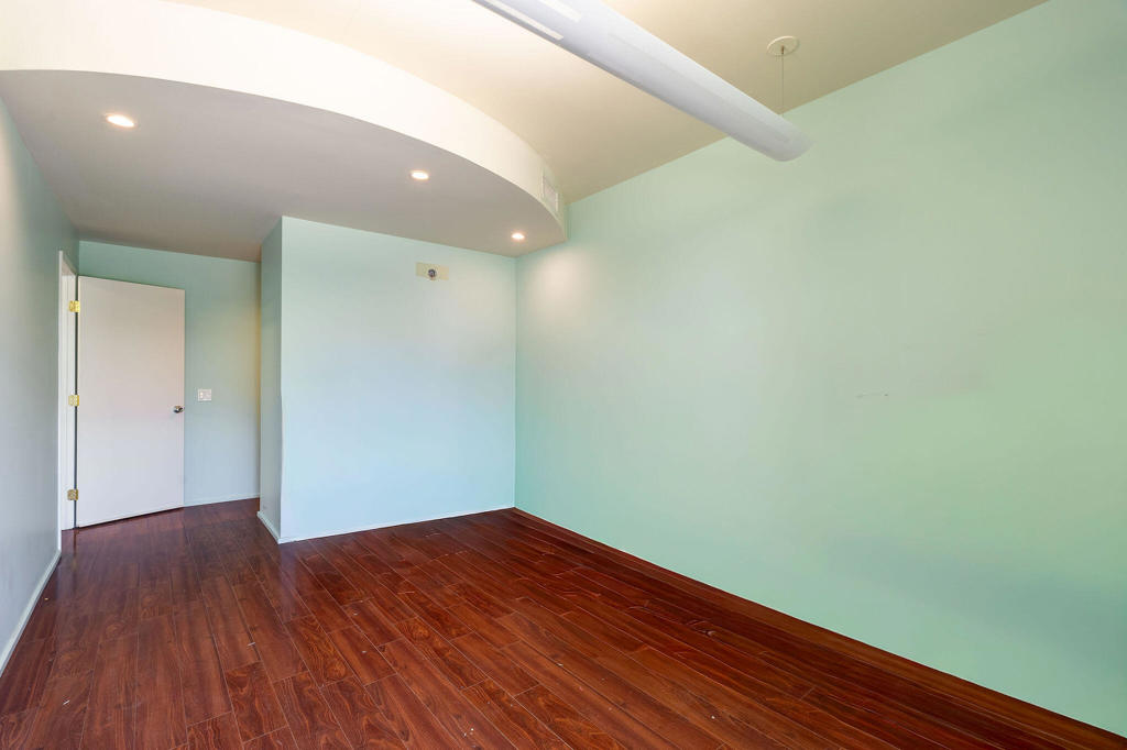 189 Civic Drive 5 Property Photo 3
