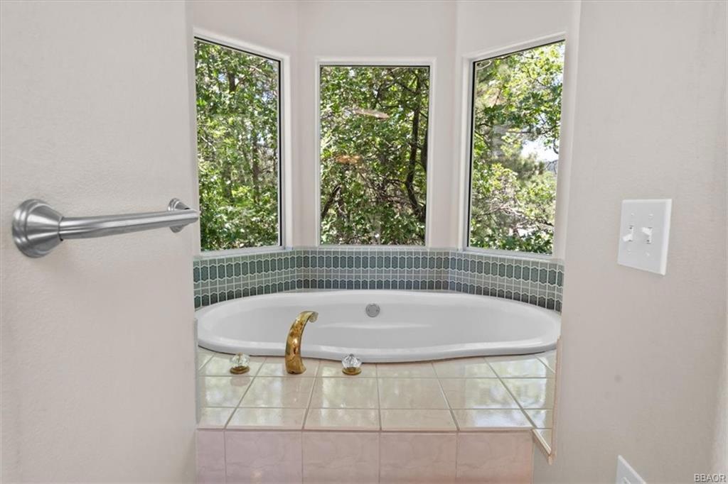 1396 La Crescenta Drive Property Photo 12