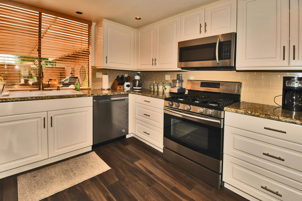 2 Granada Drive Property Photo 9