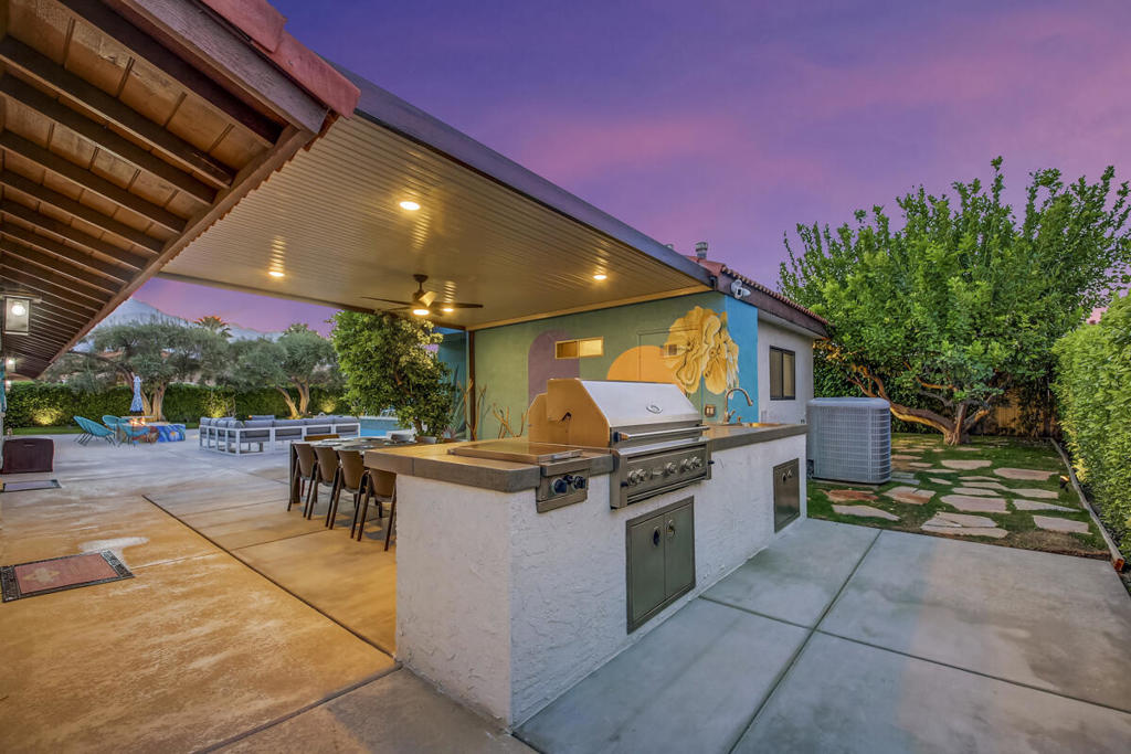 2230 Tamarisk Road Property Photo 8
