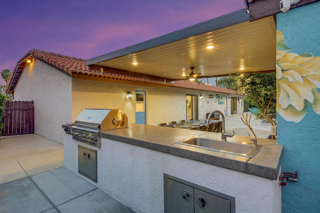 2230 Tamarisk Road Property Photo 9