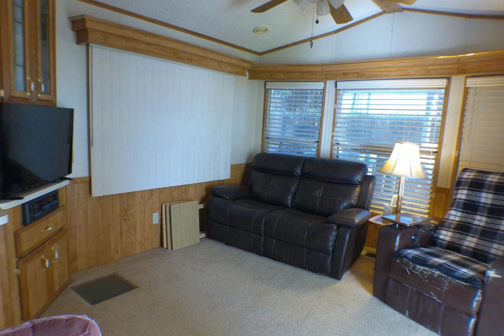 84136 Ave 44,206 206 Property Photo 23
