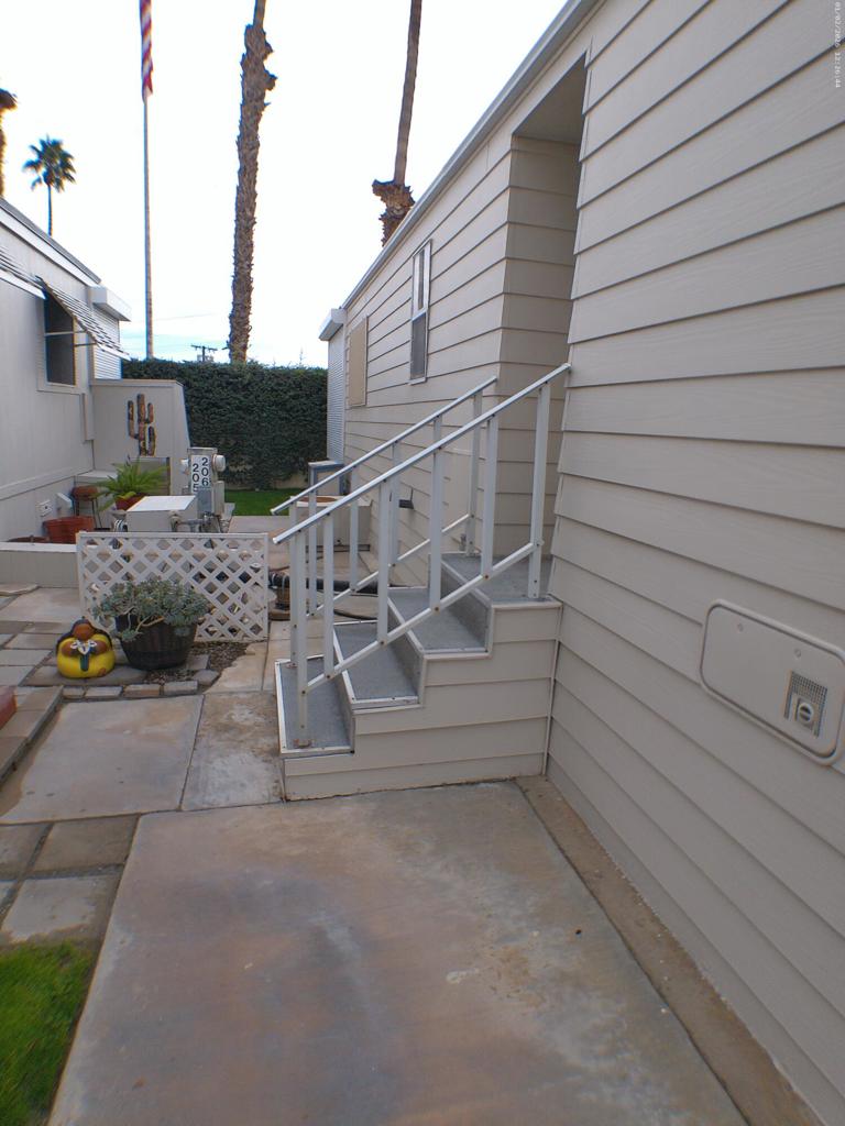 84136 Ave 44,206 206 Property Photo 47