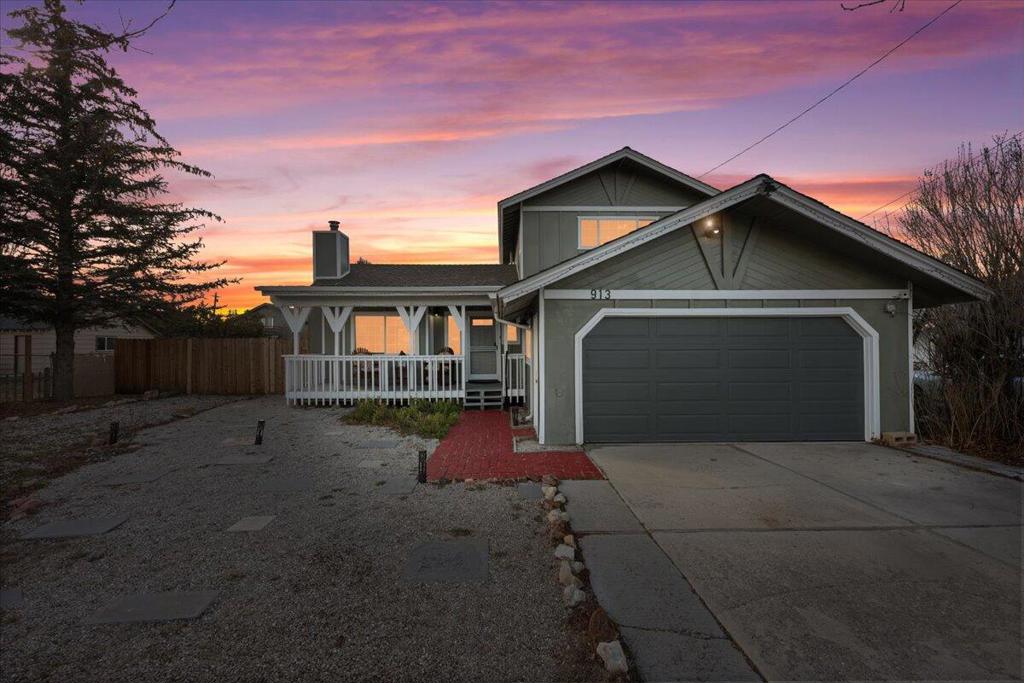 913 Mount Doble Drive Property Photo 3