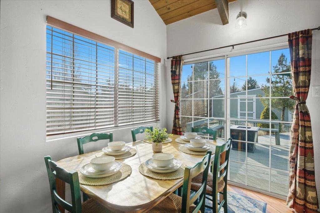 913 Mount Doble Drive Property Photo 14