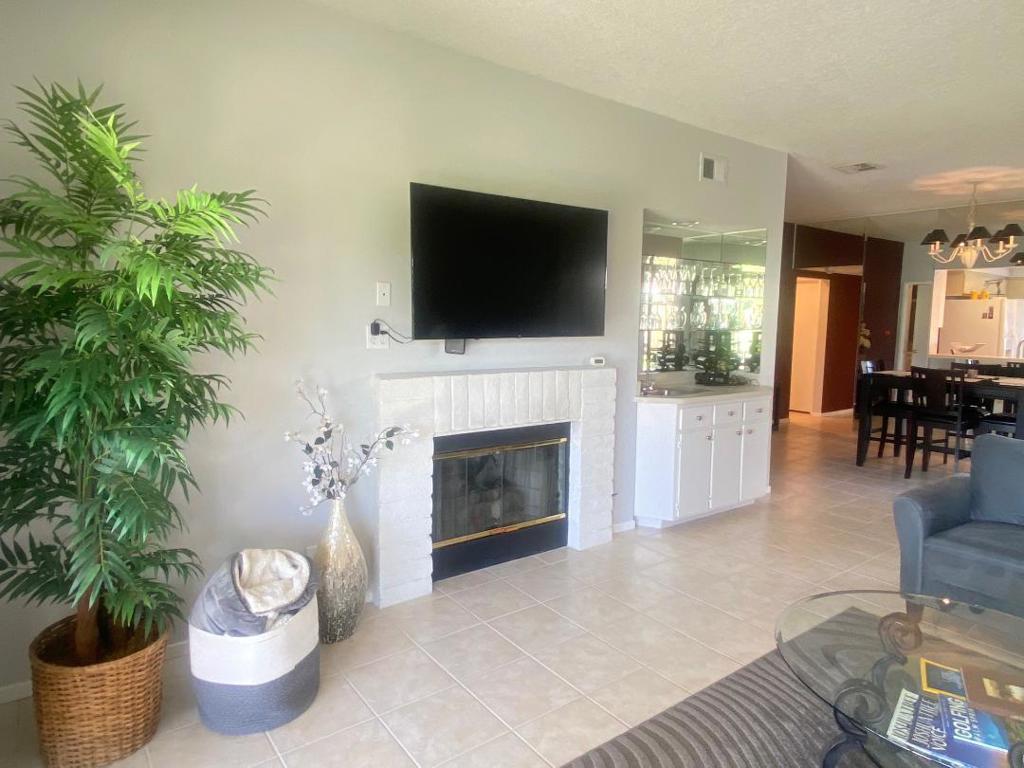 413 Desert Falls Drive N Property Photo 3