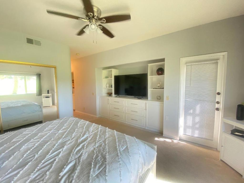 413 Desert Falls Drive N Property Photo 18