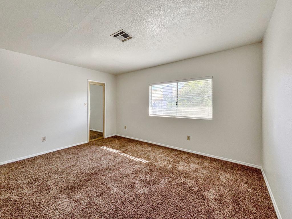 40215 Harris Lane Property Photo 6