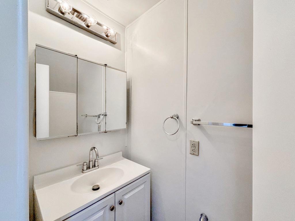40215 Harris Lane Property Photo 9