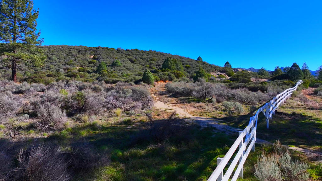 1 Butterfly Peak Road Property Photo 4