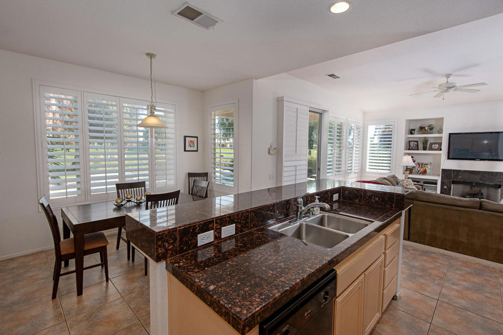 29488 W Laguna Drive Property Photo 8