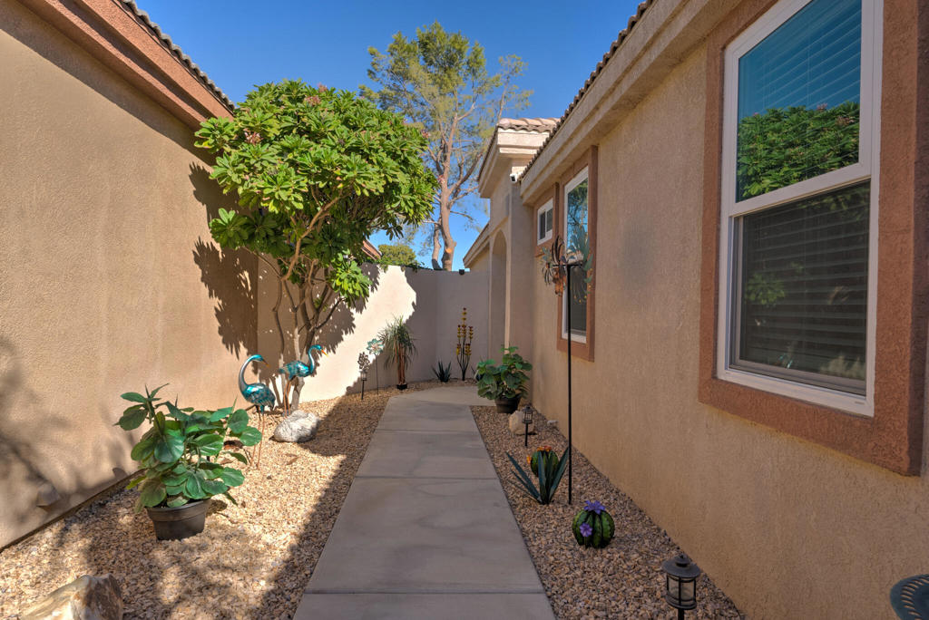29578 W Laguna Drive Property Photo 4