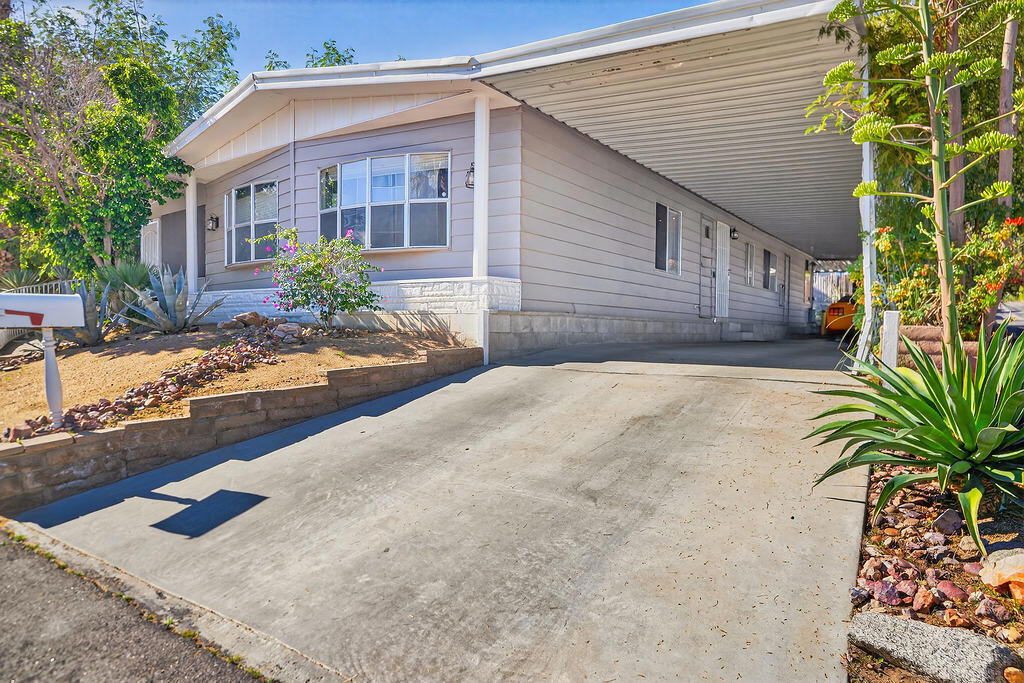 33 Diamond E Drive Property Photo 5