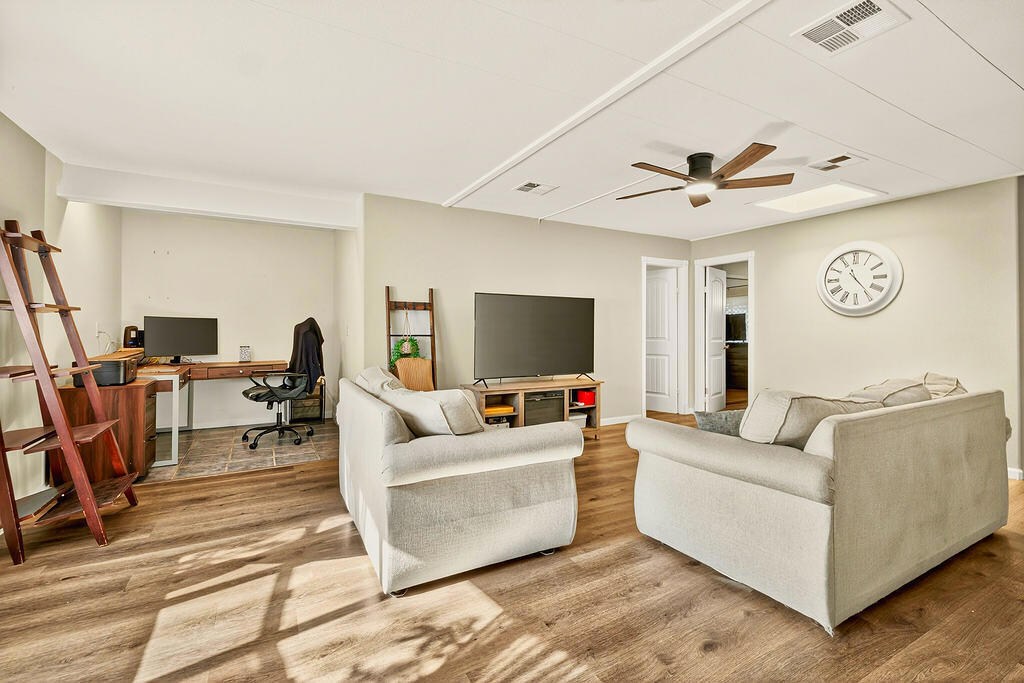 33 Diamond E Drive Property Photo 6