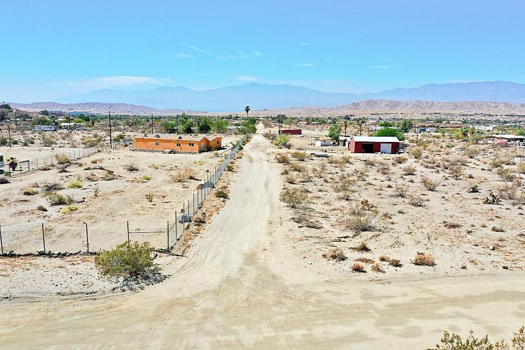 17115 Aqueduct Road Property Photo 2