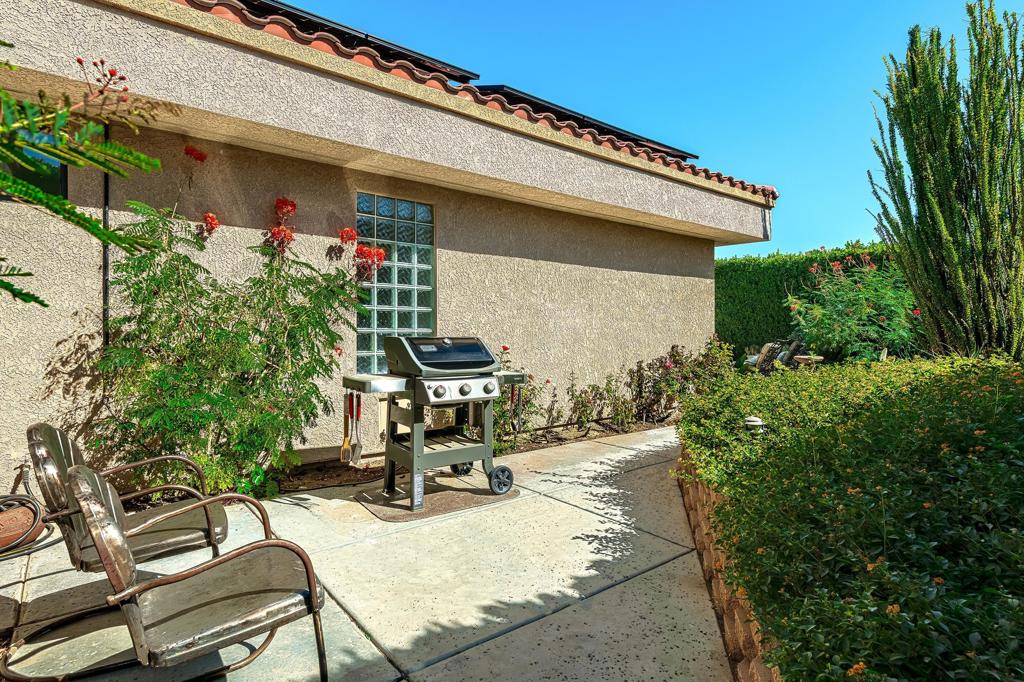 21 Mission Palms W Property Photo 44