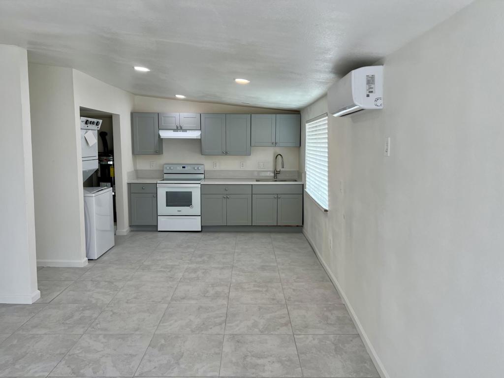 2542 Sea View Drive Property Photo 3