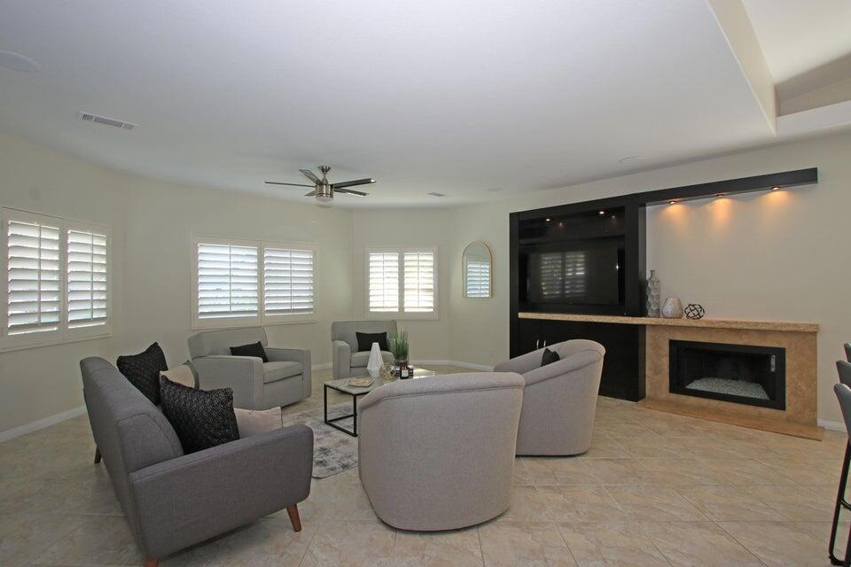 102 Clearwater Way Property Photo 7