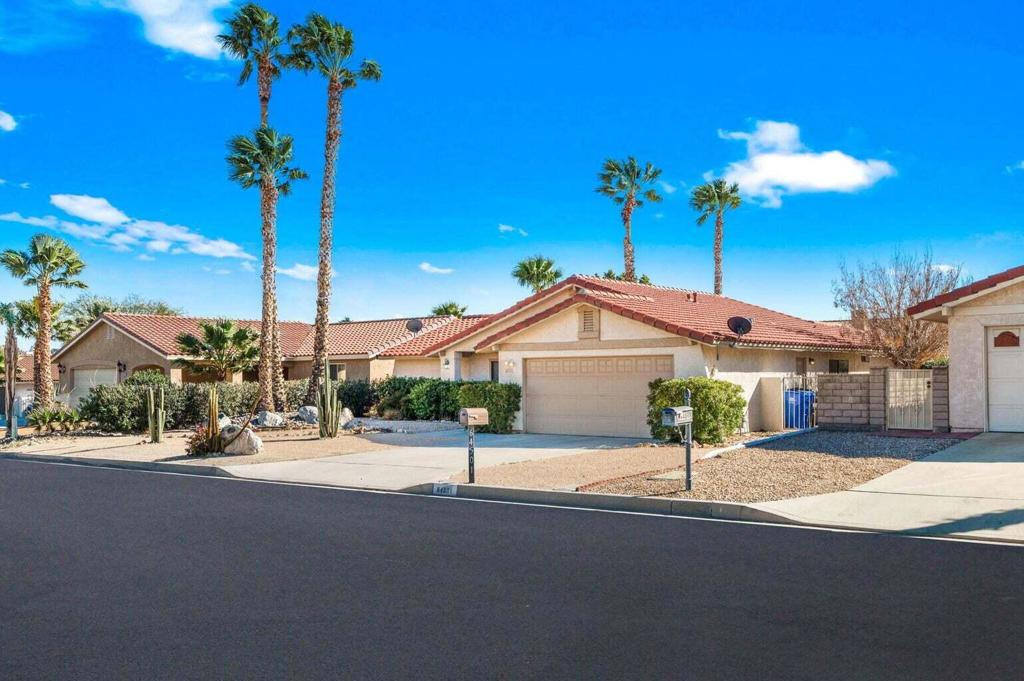 64501 Spyglass Avenue Property Photo 1
