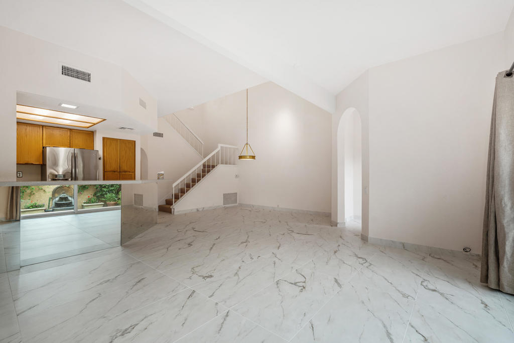 73439 Foxtail Lane Property Photo 6