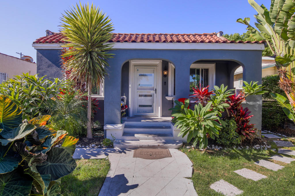 5907 S Van Ness Avenue Property Photo 1