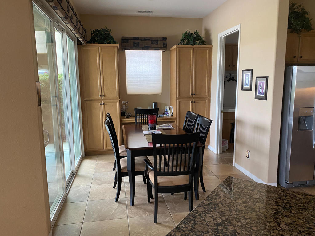 60460 Desert Rose Drive Property Photo 4