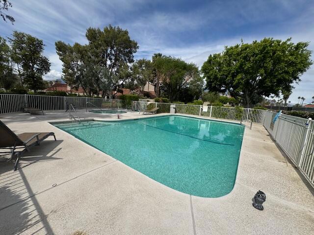 118 Racquet Club Drive S Property Photo 3