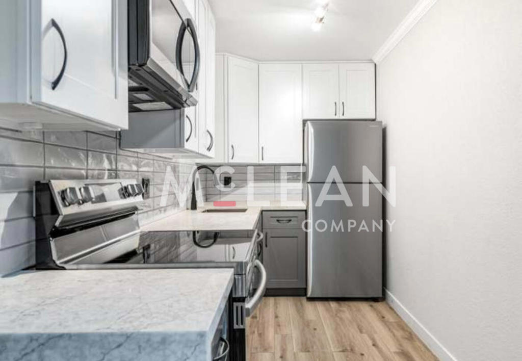 2809 N Los Felices Circle E 212 Property Photo 4