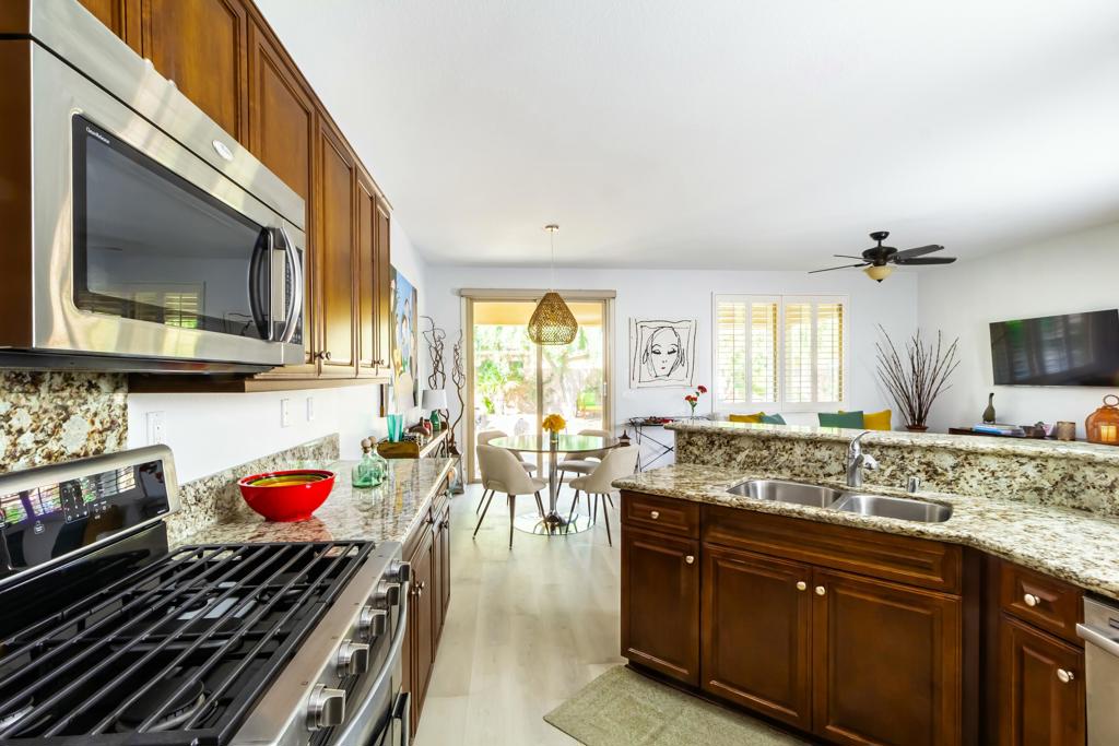 81098 Avenida Vidrio Property Photo 13