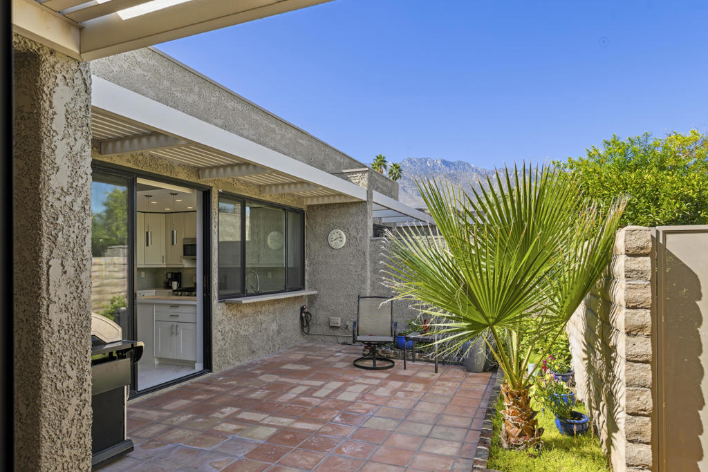 1715 E El Alameda Property Photo 3