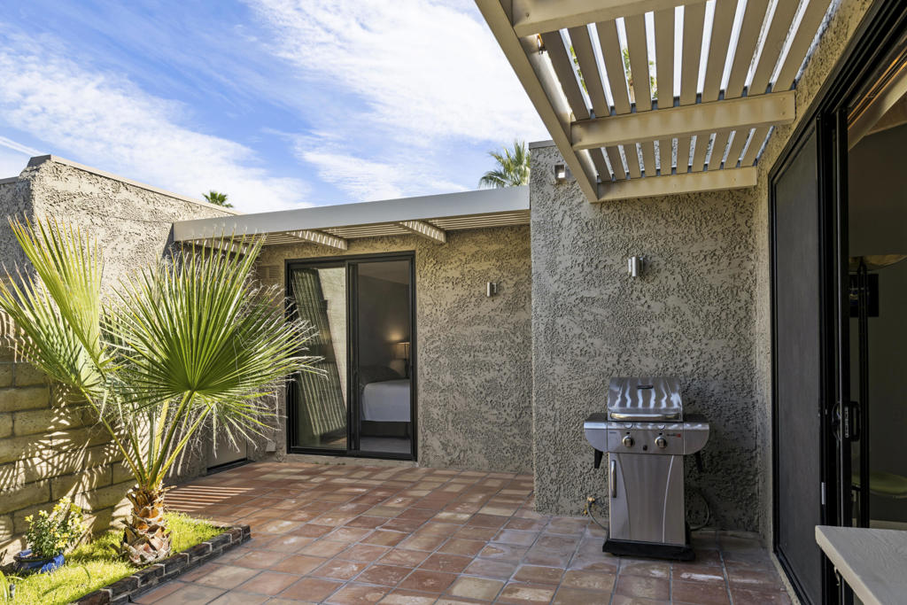 1715 E El Alameda Property Photo 4