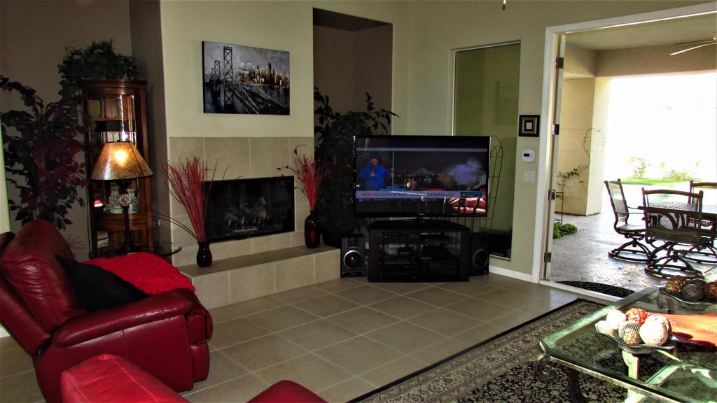 34 Paris Way Property Photo 5