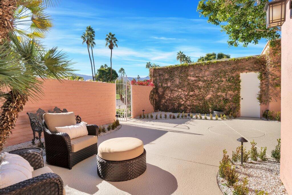 47126 El Menara Circle Property Photo 3