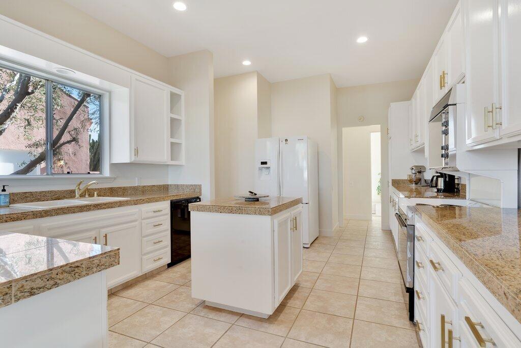 47126 El Menara Circle Property Photo 13