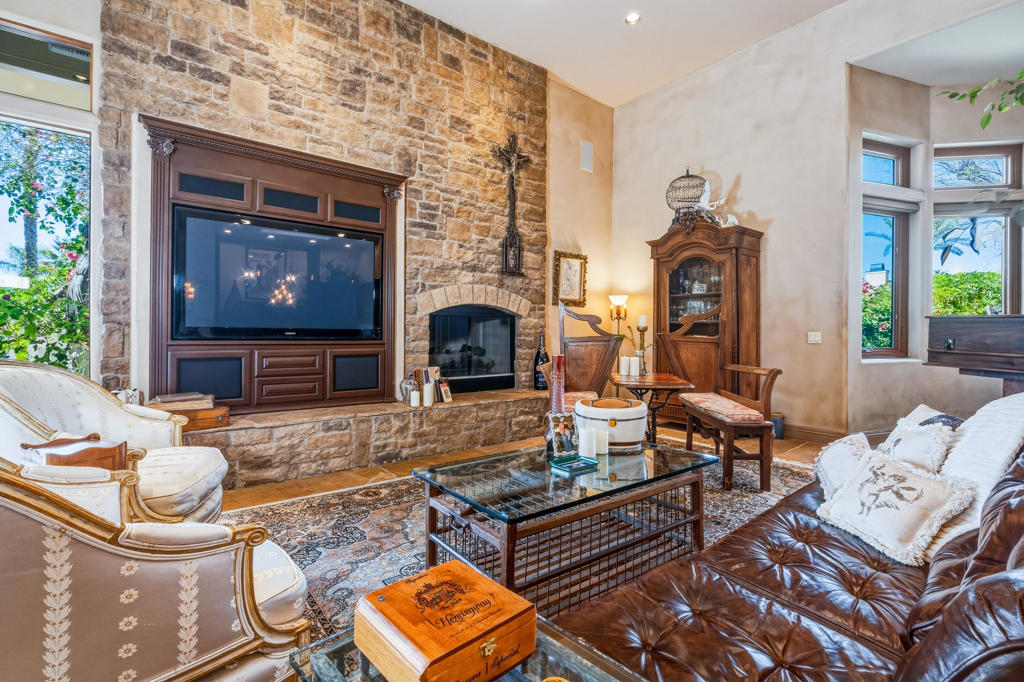 35 Overland Court Property Photo 6
