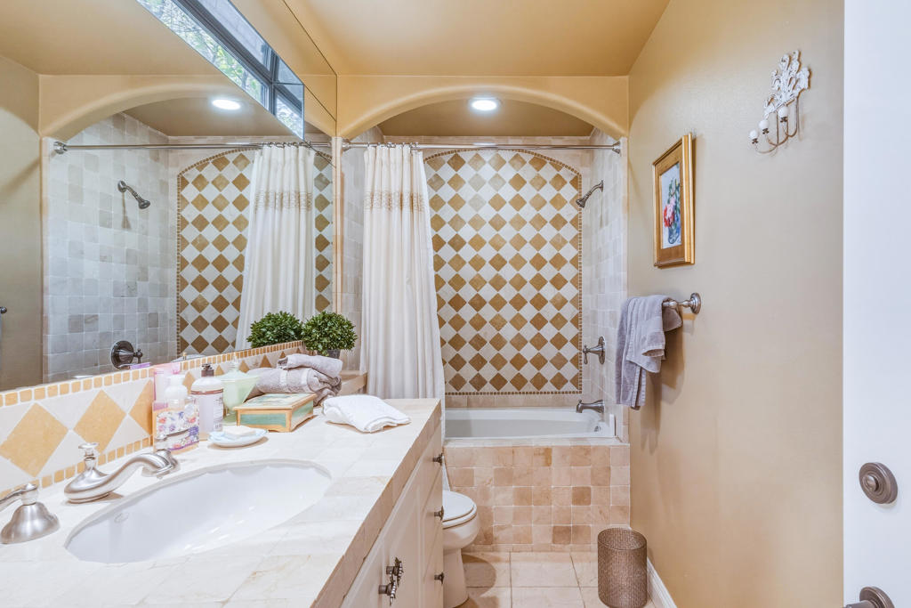 35 Overland Court Property Photo 20