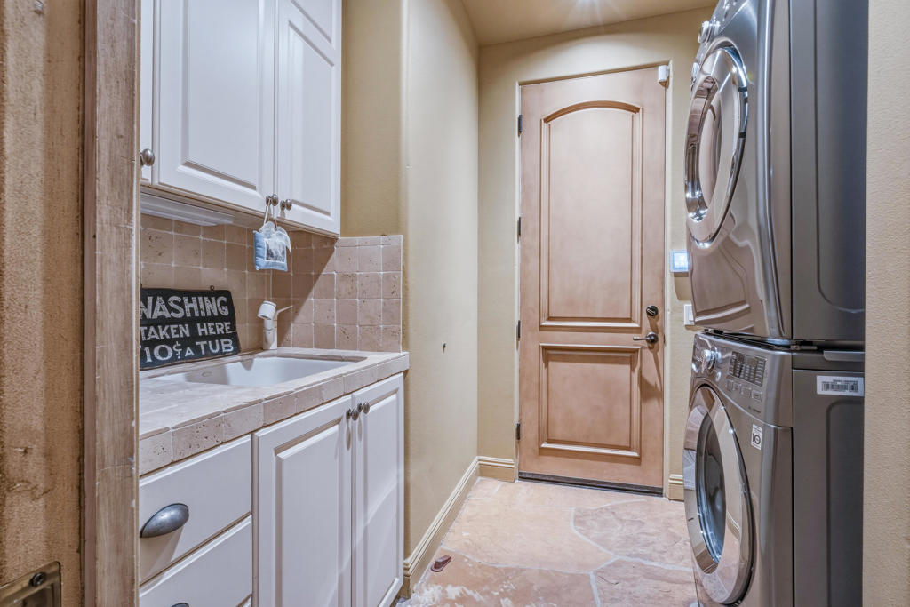 35 Overland Court Property Photo 24