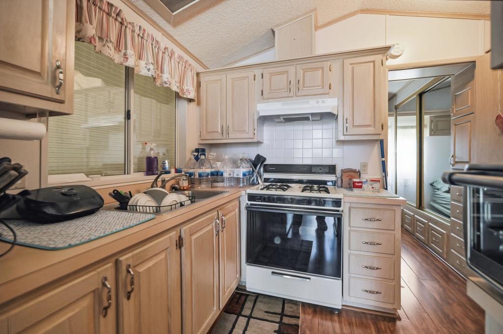 70200 Dillon Road 180 Property Photo 13